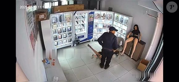 Viralizou! Segurança de sex shop tem momento comprometedor registrado por câmeras!