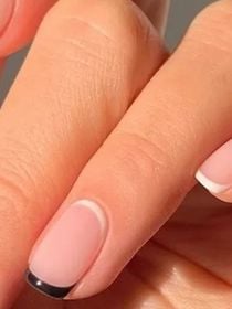 Unhas curtas ganham protagonismo: 6 ideias elegantes que são tendência para 2026