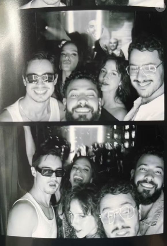 Em uma nova foto, Bruna Marquezine apareceu ao lado de Danilo e outros amigos em uma cabine de fotos instantâneas