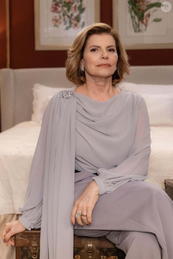 Debora Bloch revive o glamour de Beatriz Segall com figurino repleto de homenagens em cena histórica de 'Vale Tudo'