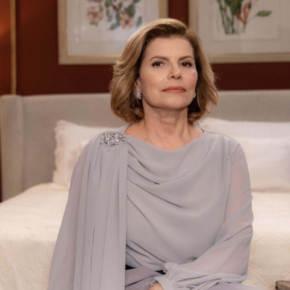 Debora Bloch revive o glamour de Beatriz Segall com figurino repleto de homenagens em cena histórica de 'Vale Tudo'