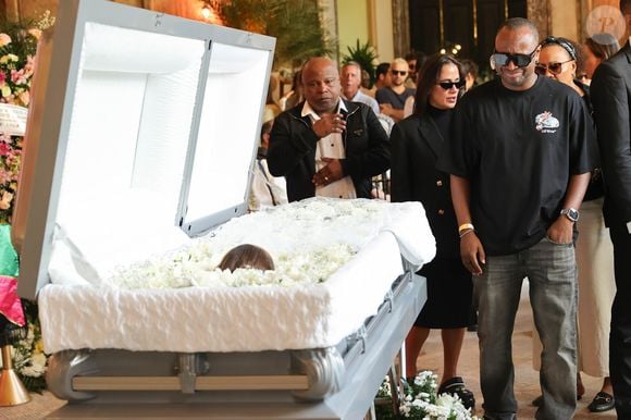 Velório de Preta Gil: Thiaguinho caiu no choro ao se aproximar do caixão com o corpo da cantora