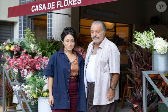 Otoniel (Tony Ramos) e amigo de Elza (Yohama Eshima), por quem vai se interessar por ele
