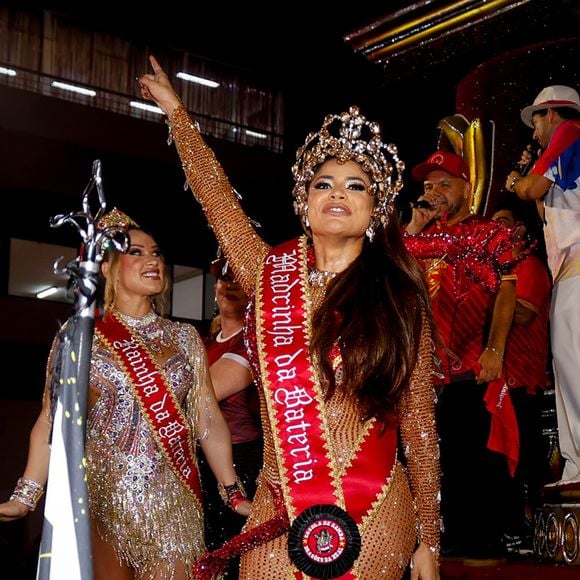 Lexa então aceitou o convite de ser rainha da Dragões, em SP