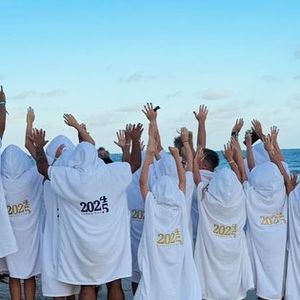 Ano Novo de Angélica e Luciano Huck: alguns seguidores compararam o look à vestimenta de uma seita