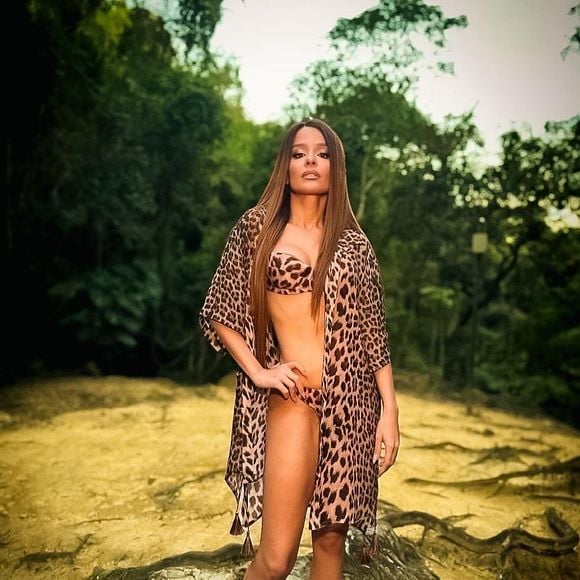 Em cliques arrebatadores, Maiara 'virou onça' e colocou sua sensualidade para jogo