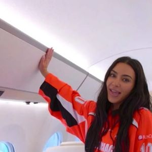 Avaliado em milhões, o jato executivo de Kim Kardashian combina tecnologia e sofisticação nos céus