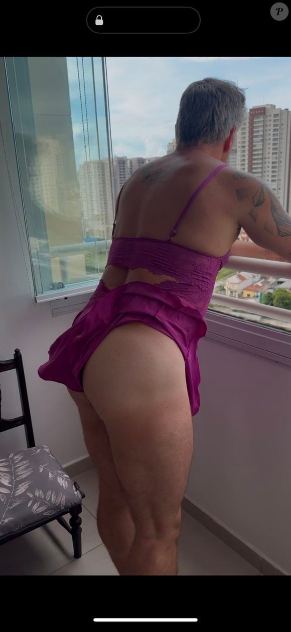 David Cardoso Jr. afastou críticas após posar só de calcinha: ‘Eu gosto de atender aos pedidos de todos’