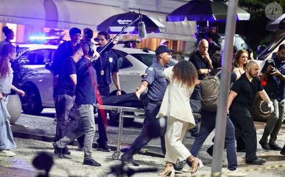 Vale Tudo grava momento em que Odete Roitman é retirada do hotel de luxo após ser assassinada