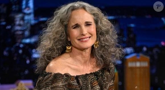 Mulheres com mais de 50 anos podem ter fios saudáveis com cuidados certos