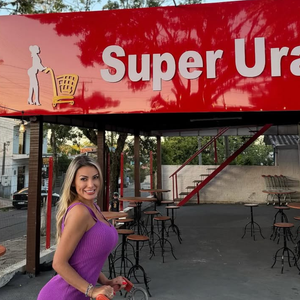 Com motel a 10 metros de distância, Andressa Urach responde se vai vender produtos eróticos em seu supermercado