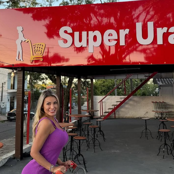 Com motel a 10 metros de distância, Andressa Urach responde se vai vender produtos eróticos em seu supermercado