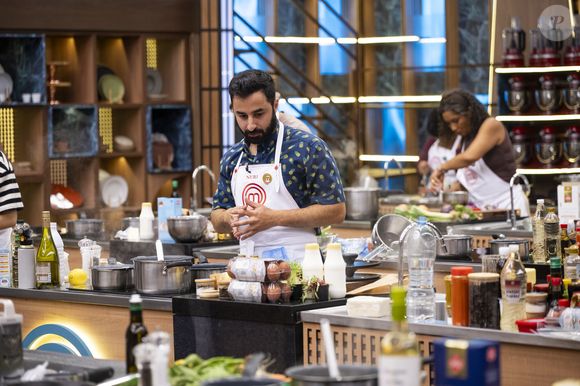 O público do 'MasterChef Brasil' irá se surpreender com a ausência de Henrique Fogaça nesta terça-feira (30)