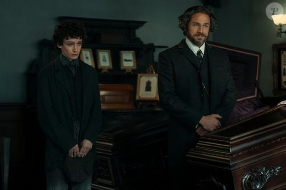 A série passa por momentos de violência gráfica e de terror psicológico e conta com personagens construídos com muita complexidade