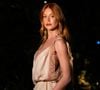 Marina Ruy Barbosa apostou em um vestido longo de cetim da grife francesa Chloé para participar de um evento em São Paulo, na noite de terça-feira (11), e chamou atenção com um visual que mistura referências dos anos 70 e 90