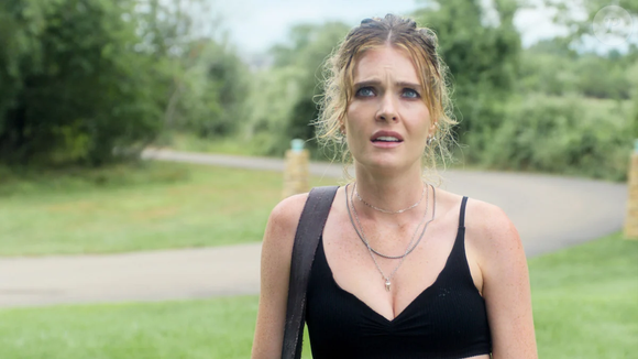 A minissérie é baseada na peça Elemeno Pea e foi criada por Molly Smith Metzler, de Maid