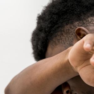 'Não se alcança a iluminação imaginando figuras de luz, mas tornando a escuridão consciente': a célebre frase de Carl Jung desafia a cultura da positividade excessiva e do aperfeiçoamento constante