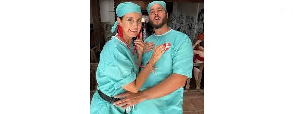 A cada ano, uma surpresa! De enfermeiros a personagens icônicos do cinema, o casal nunca repete o look.