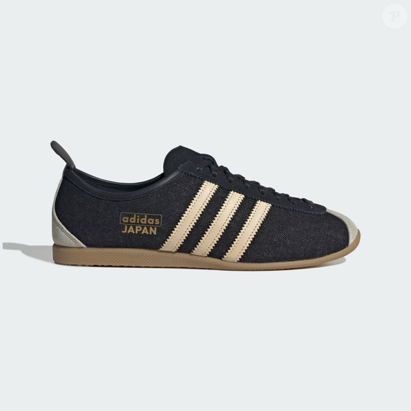 Adidas Japan aposta no acabamento em denim para atualizar o clássico tênis de perfil baixo, uma tendência que combina com produções casuais e também com looks mais sofisticados