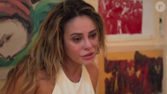 Heleninha (Paolla Oliveira), visivelmente transtornada, sofre com a situação da separação de Ivan (Renato Goes), e decide sair de casa, no capítulo desta terça-feira, 29 de julho, em 'Vale Tudo'.