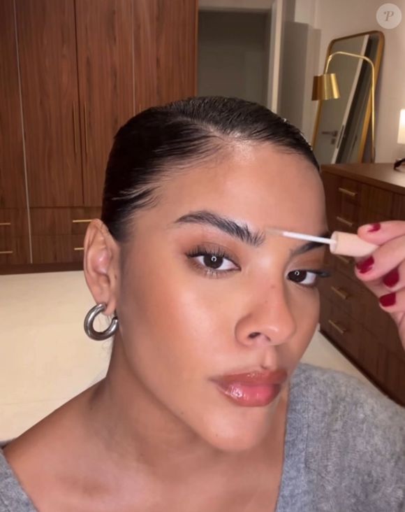 Postura de Bella Campos, a Maria de Fátima de 'Vale Tudo', virou sucesso entre internautas