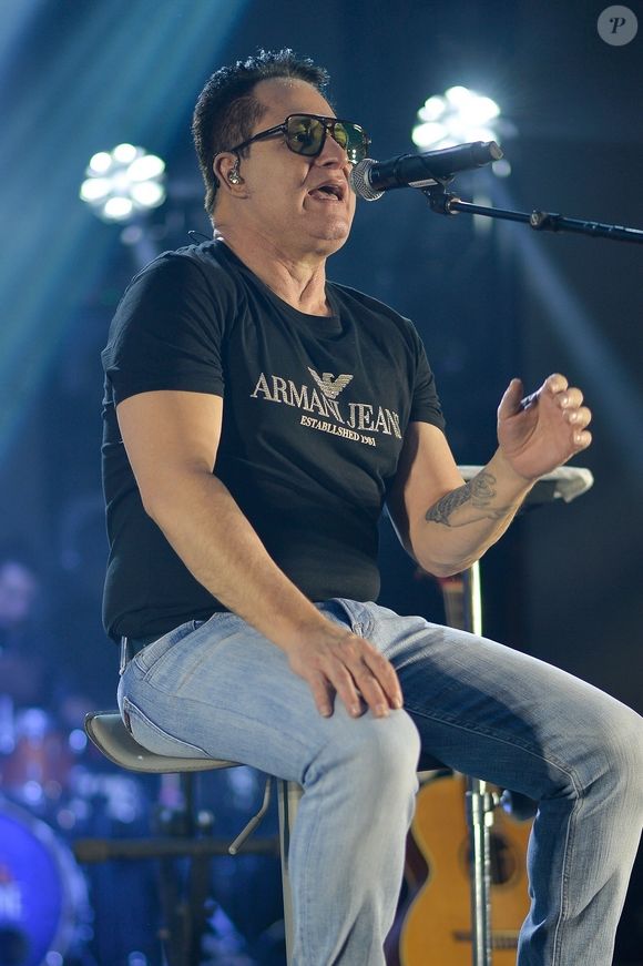 Marrone já relatou perda de parte da visão após cirurgia