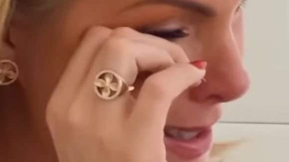 Com Edu Guedes doente e tratando câncer, Ana Hickmann chora ao revelar desejo de superpoder: 'Não tenho, mas tenho muita fé'