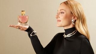 Perfume feminino La Vie Est Belle: essas 3 fragrâncias de O Boticário são bem parecidas com o importado e vão te deixar com 'cheiro de mulher rica' pagando menos