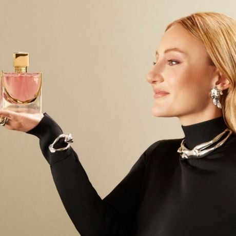 Perfume feminino La Vie Est Belle: essas 3 fragrâncias de O Boticário são bem parecidas com o importado e vão te deixar com 'cheiro de mulher rica' pagando menos