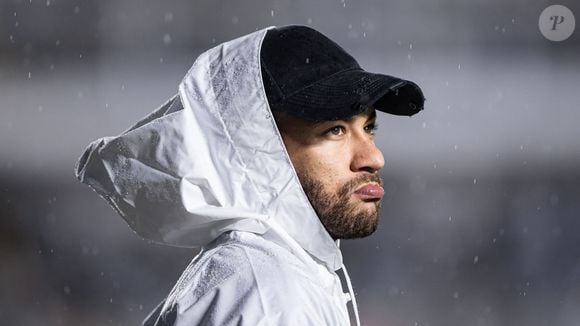 Segundo o Santos, os primeiros sintomas de Neymar apareceram na quinta-feira (07)