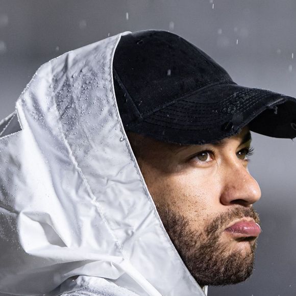Segundo o Santos, os primeiros sintomas de Neymar apareceram na quinta-feira (07)