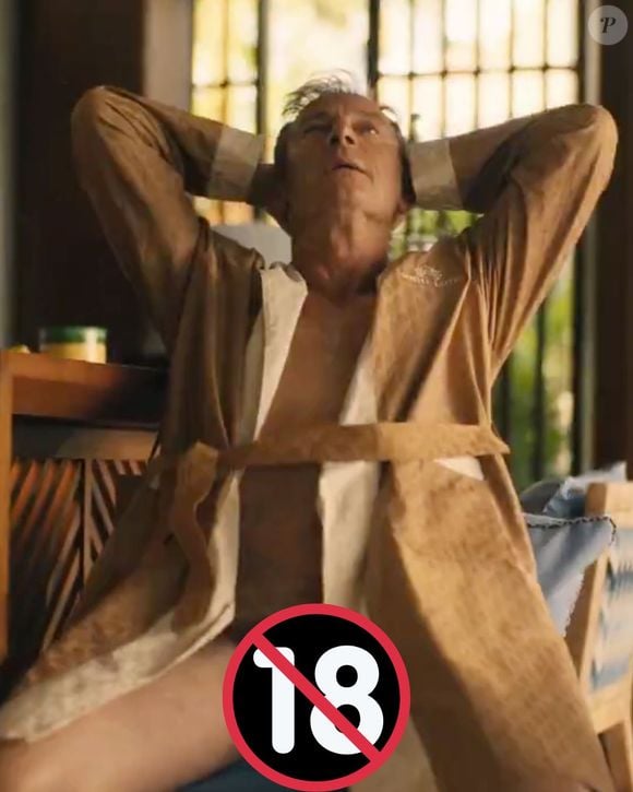 Em uma cena do 4º episódio, Jason Isaacs fez um nu frontal sem nada de censura e deixou o pênis à mostra em um roupão