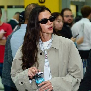 Aerolook de Bruna Marquezine combina conforto e fashionismo