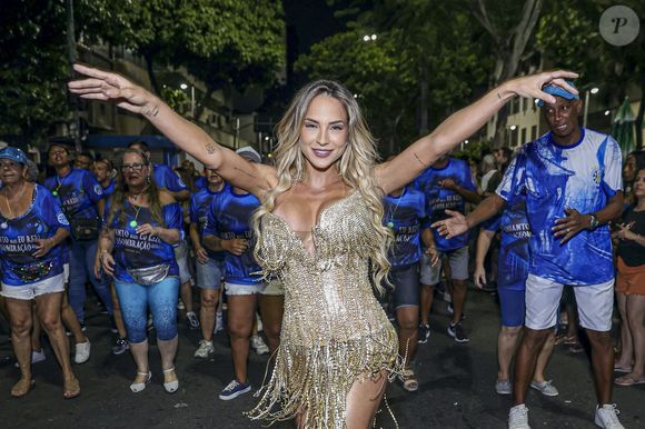 "Faço uma hora de aeróbico todos os dias e me alimento bem. Já perdi 6 kg porque é muito samba, muito ensaio", revelou Gabi Martins