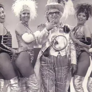 Rita Cadillac com Chacrinha: ‘Tenho o maior orgulho de ser ex-chacrete’, diz ela ao Purepeople