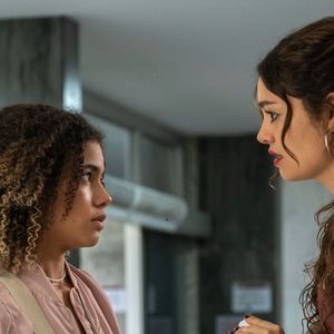 Gerluce sofre pressão de Joélly para saber quem é seu pai na novela Três Graças em 21 de novembro de 2025