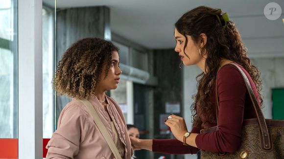 Gerluce sofre pressão de Joélly para saber quem é seu pai na novela Três Graças em 21 de novembro de 2025