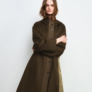 A parka da ZW Collection Limited Edition é a terceira peça que transforma qualquer produção. Confeccionada com lã, ela entrou na liquidação da Zara por R$ 811,30