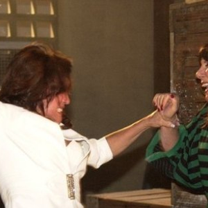 Em 'Senhora do Destino' (2004), Maria do Carmo (Susana Vieira) se vingou de Nazaré Tedesco (Renata Sorrah), após a vilã ter roubado sua filha Lindaura (Carolina Dieckmann)