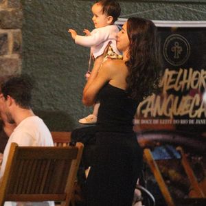 Bruna Marquezine mostrou que tem jeito com crianças