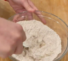Receita leva apenas 3 ingredientes, incluindo o iogurte, que devem ser misturados logo no início da receita