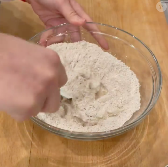 Receita leva apenas 3 ingredientes, incluindo o iogurte, que devem ser misturados logo no início da receita
