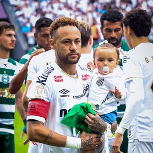 Neymar recebeu apoio das filhas Mavie e Mel em último jogo antes da convocação para a Copa do Mundo 2026; partida teve polêmica