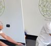 Yoga na cadeira: exercícios para melhorar a mobilidade do quadril e fortalecer as pernas sem impacto, para maiores de 60 anos