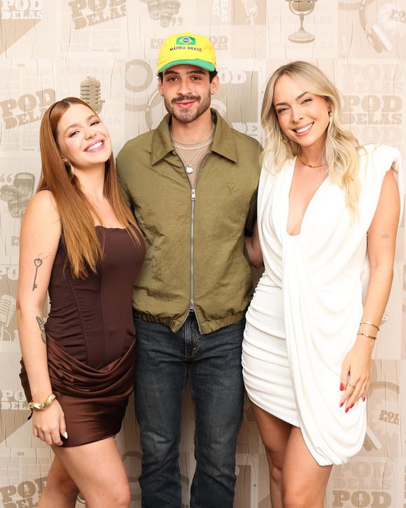 Segundo declaração de João Guilherme no podcast “PodDelas”, comandado por Tata Estaniecki e Viih Tube, o ator explicou que não conseguiu comparecer à festa de 15 anos da sobrinha Maria Sophia Costa por conta da estreia do filme 'O Rei da Internet'