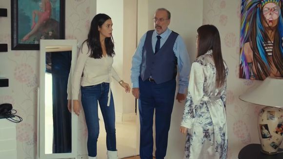 Piril peita o pai, leva Sarp até a mansão dele, e provoca encontro do 'morto' com Sirin na novela 'Força de Mulher'
