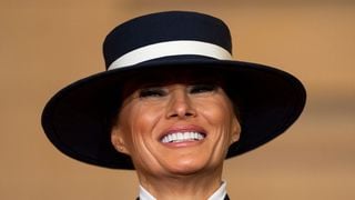 O que aconteceu no rosto de Melania Trump? Famoso cirurgião dos EUA aponta cirurgia de luxo secreta já feita por Lindsay Lohan