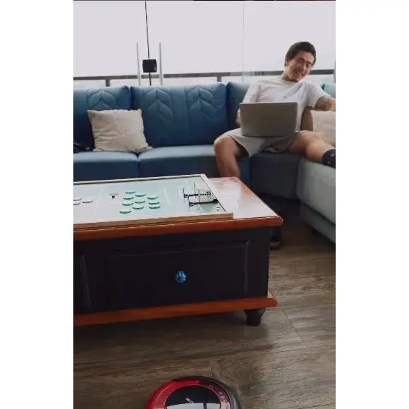 Whindersson Nunes tem sala de estar toda envidraçada