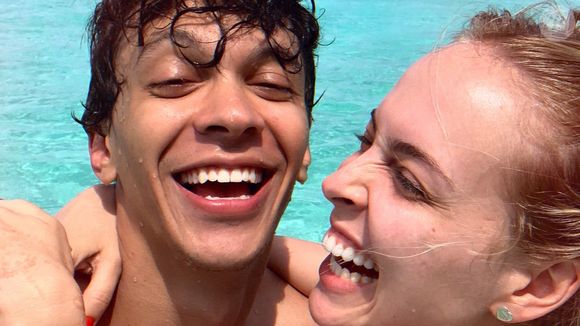 A influenciadora voltou a usar apenas seu nome de solteira, poucas horas após o youtuber anunciar o fim do casamento.