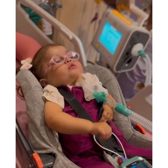 Filha de Letícia Cazarré e Juliano Cazarré, Maria Guilhermina nasceu com doença congênita rara no coração, a anomalia de Ebstein